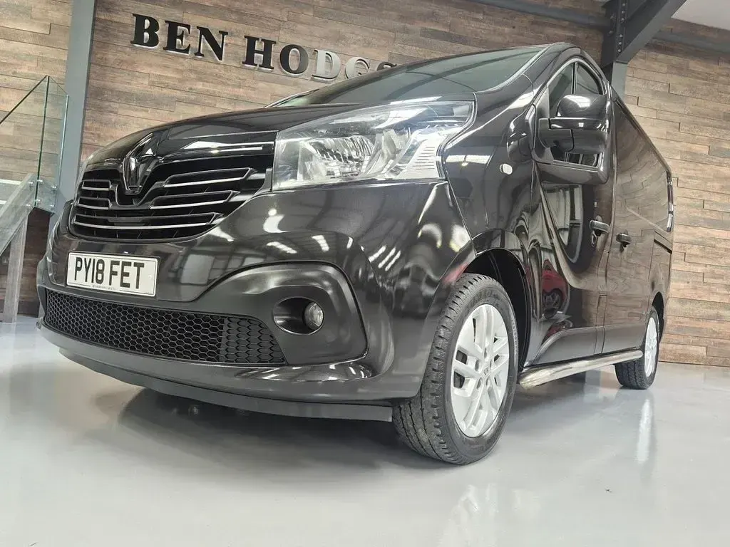 Used Renault Trafic 2018 Black MPV