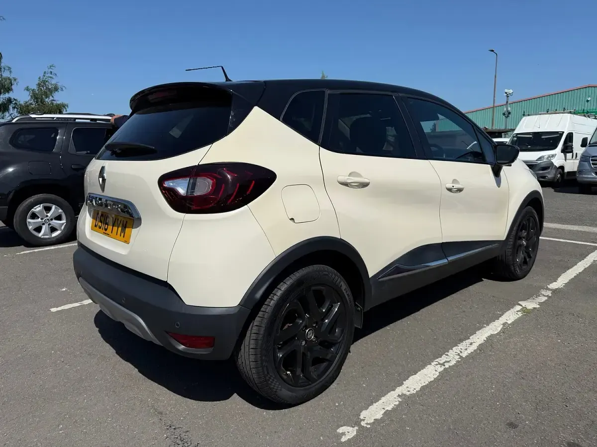 Used Renault Captur Dynamique 120 HP (88 kW) 2018 White SUV