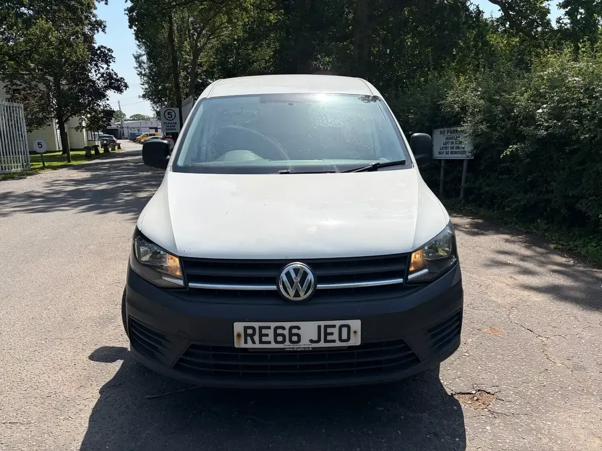 Used VW Caddy Maxi Startline 102 HP (75 kW) 2016 White MPV