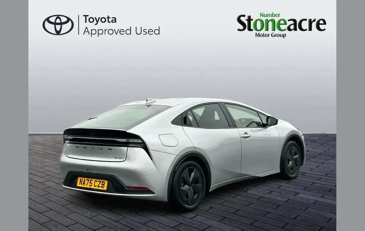 Used Toyota Prius Design 220 HP (161 kW) 2025 Silver Hatchback