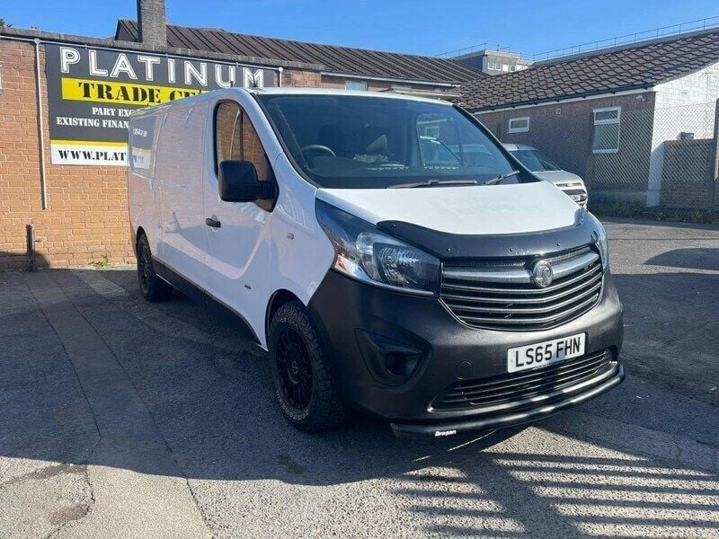 White Used 2015 Vauxhall Vivaro Van | £6,995 (Fair price) - Image 1/4