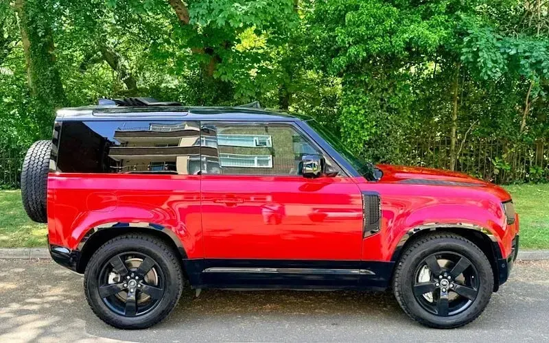 Used Land Rover Defender SE 300 HP (220 kW) 2023 Green SUV