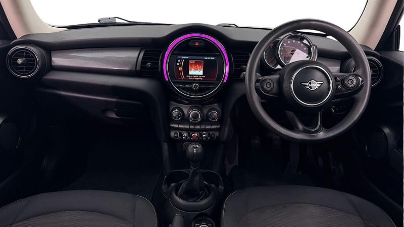 Used Mini Cooper Classic 134 HP (98 kW) 2019 Red Hatchback