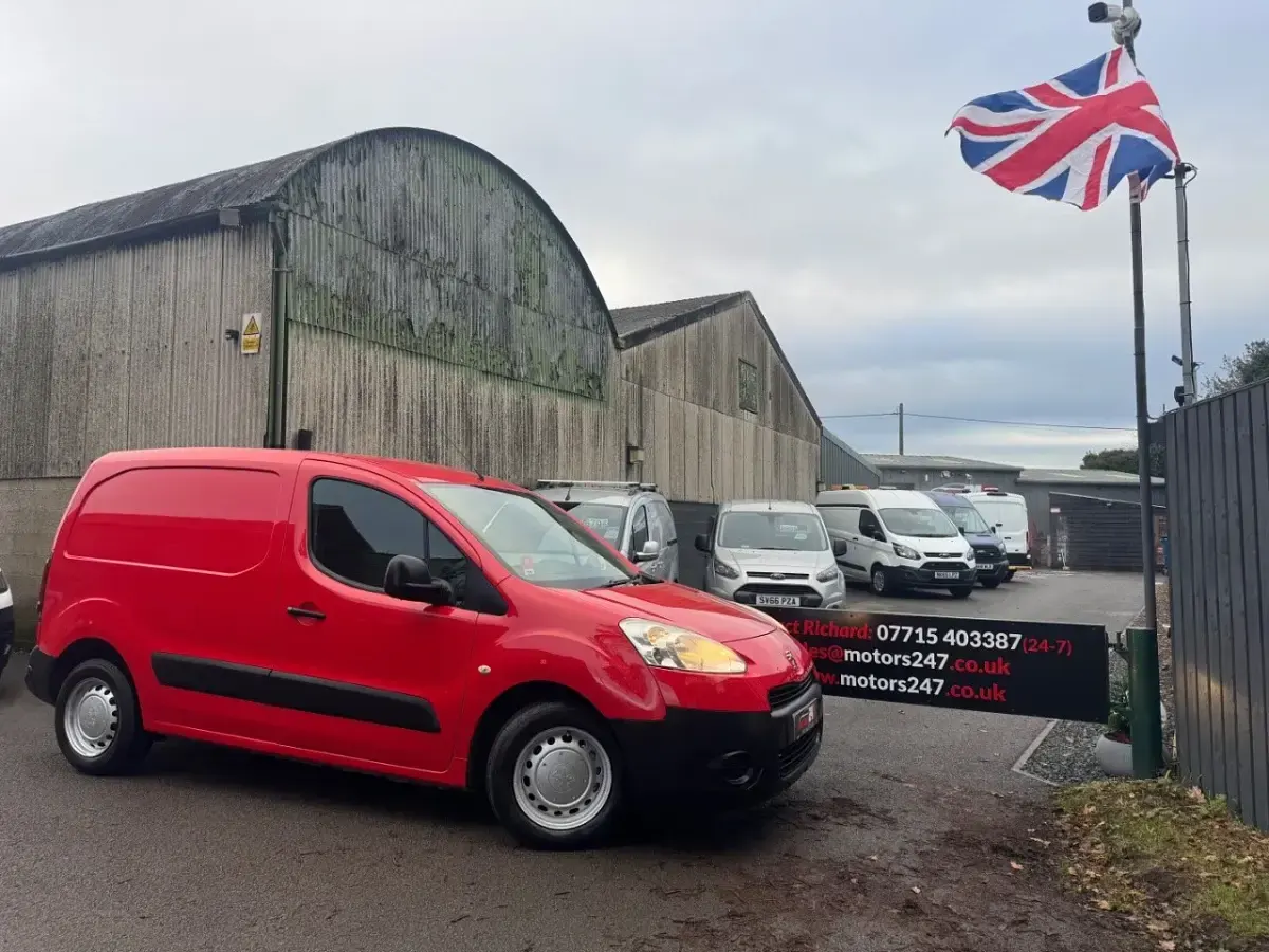 Used Peugeot Partner S 2012 Red MPV