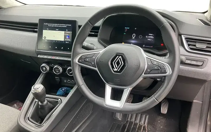 Usado Renault Clio V Evolution 90 HP (66 kW) 2024 Cinzento Citadino