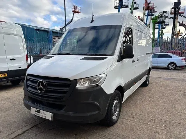 Used Mercedes Sprinter Progressive 148 HP (108 kW) 2022 White Van