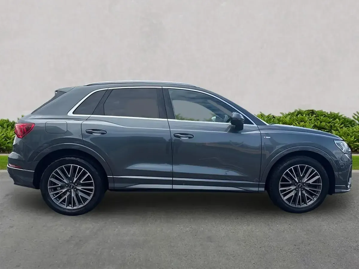 Używany Audi Q3 S-Line 2024 Szary SUV