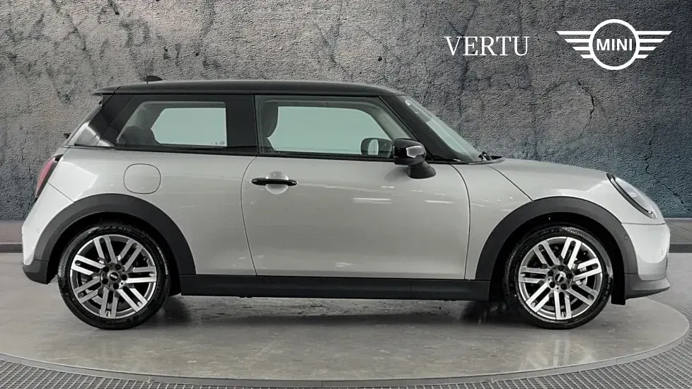 Gebraucht Mini Cooper Hatch 154 PS (113 kW) 2024 Silber Kleinwagen