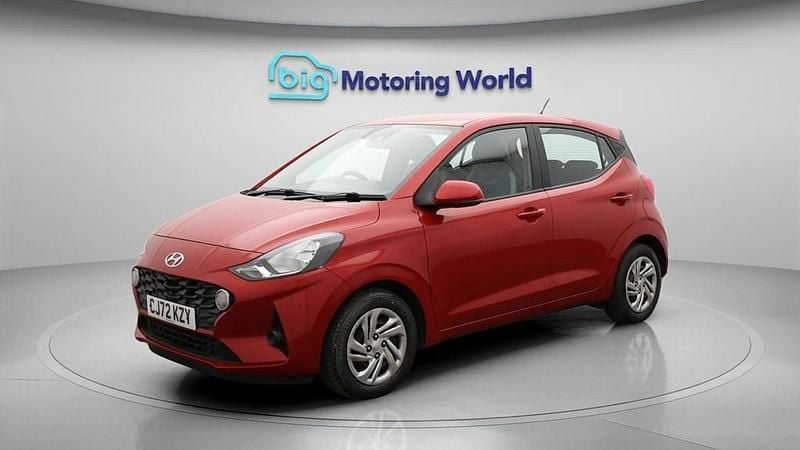 Used Hyundai i10 SE 67 HP (49 kW) 2023 Red Hatchback