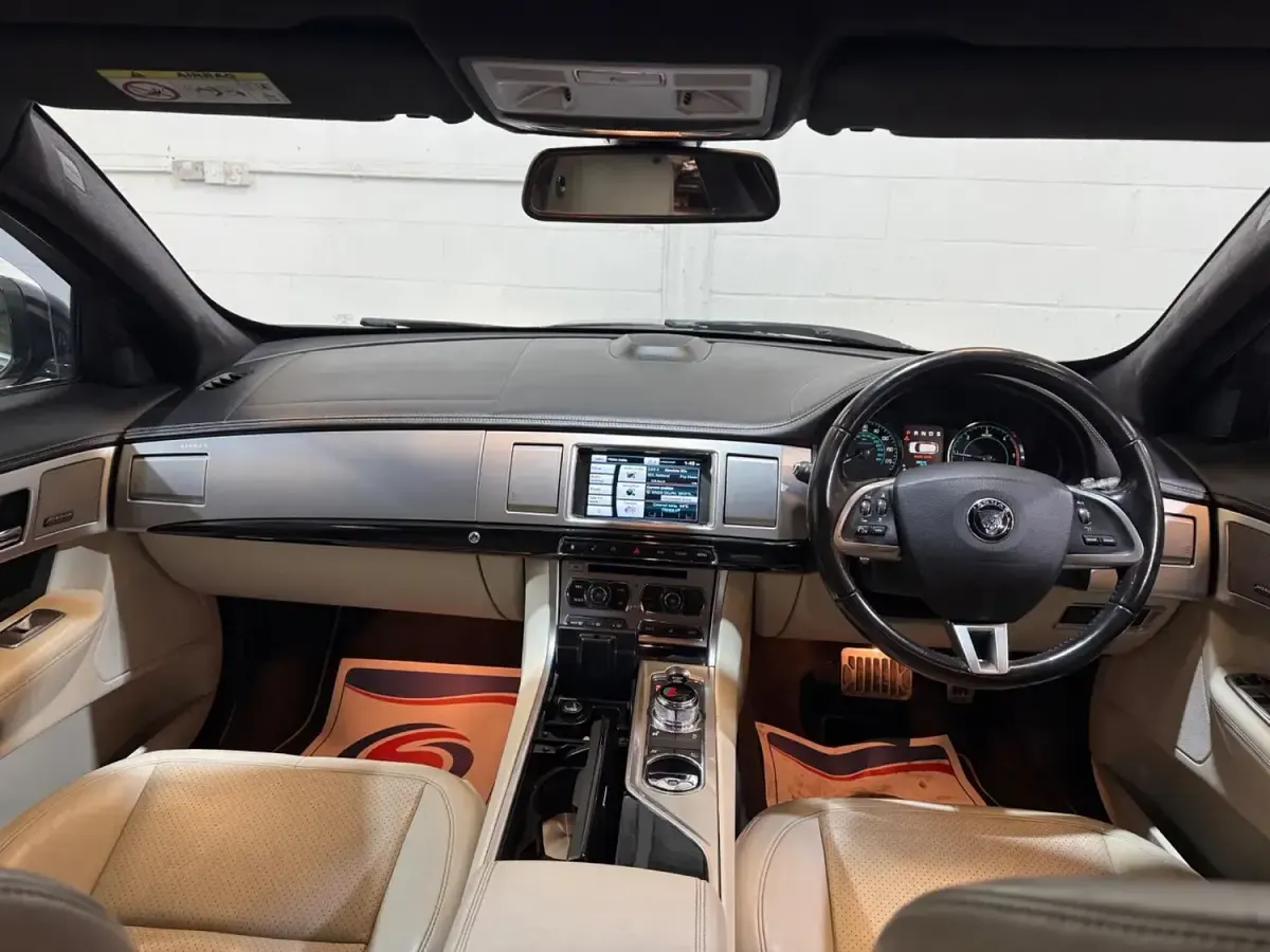 Usado Jaguar XF Sportbrake Portfolio 2014 Preto Carrinha
