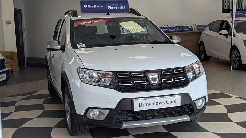 White Used 2017 Dacia Sandero Ambiance Hatchback | £6,995 (Fair price) - Image 1/4