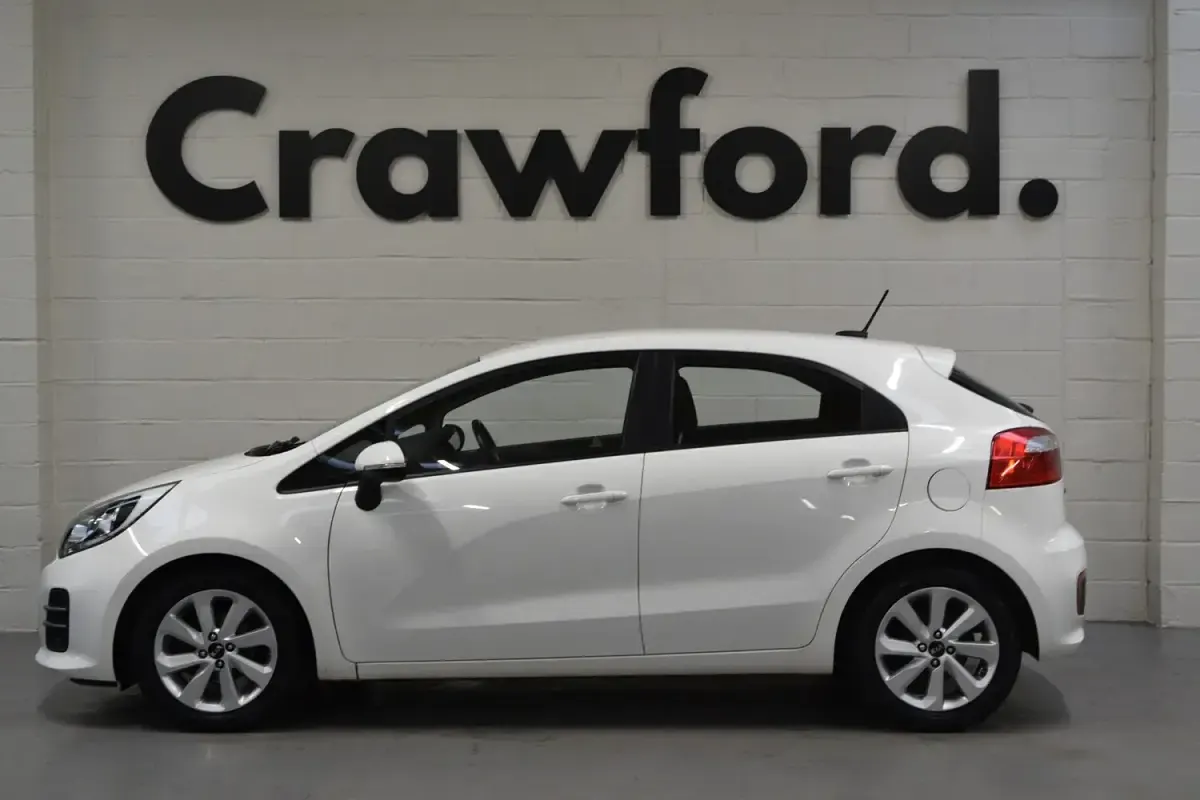 Used Kia Rio 84 HP (61 kW) 2016 White Hatchback