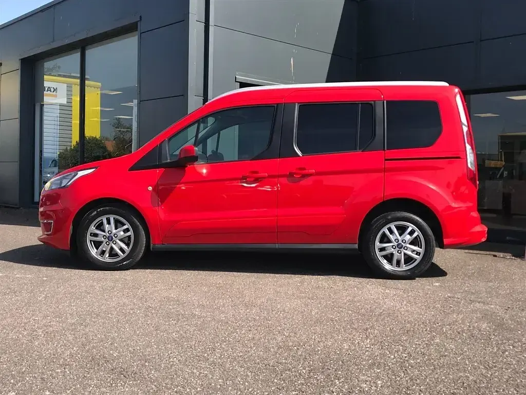 Used Ford Tourneo Connect Titanium 100 HP (73 kW) 2020 Red MPV
