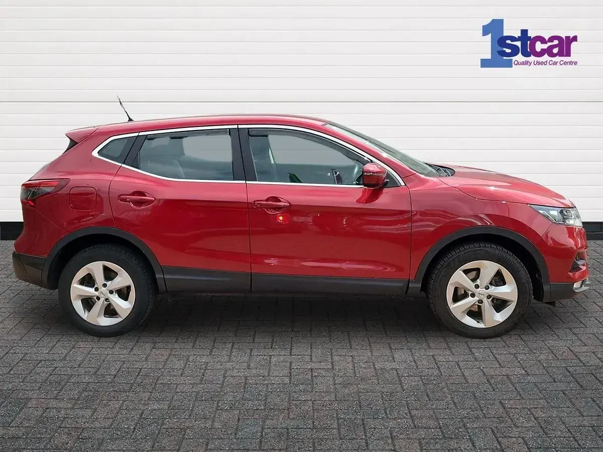 Used Nissan Qashqai Acenta 115 HP (84 kW) 2018 Red SUV