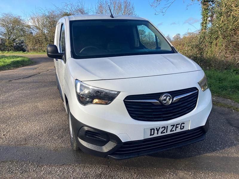Used Vauxhall Combo 100 HP (73 kW) 2021 White MPV