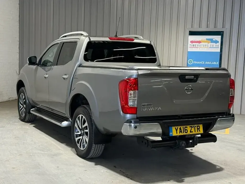 Used Nissan Navara Tekna 190 HP (139 kW) 2016 Grey Pickup