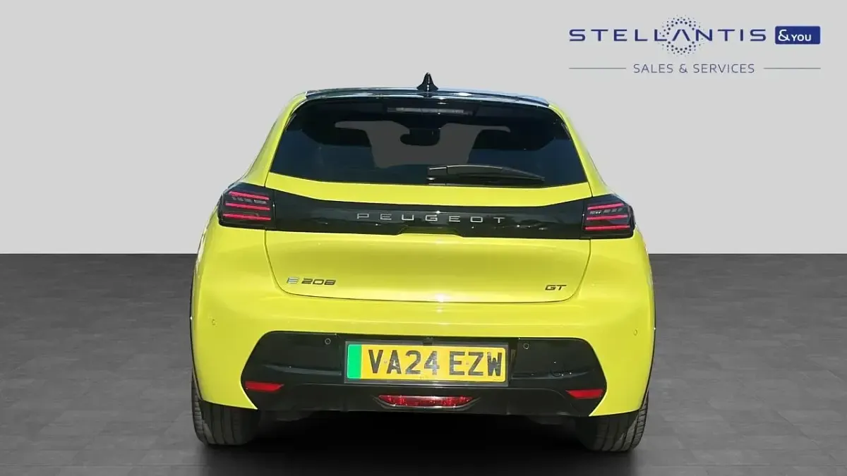Occasion Peugeot e-208 GT 113 kW (154 ch) 2024 Jaune Citadine
