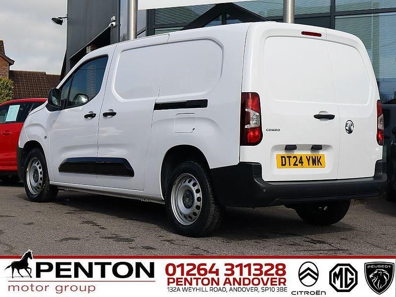 Used Vauxhall Combo S 100 HP (73 kW) 2024 White MPV