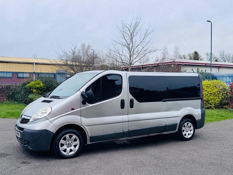 Used Vauxhall Vivaro 115 HP (84 kW) 2014 Silver MPV