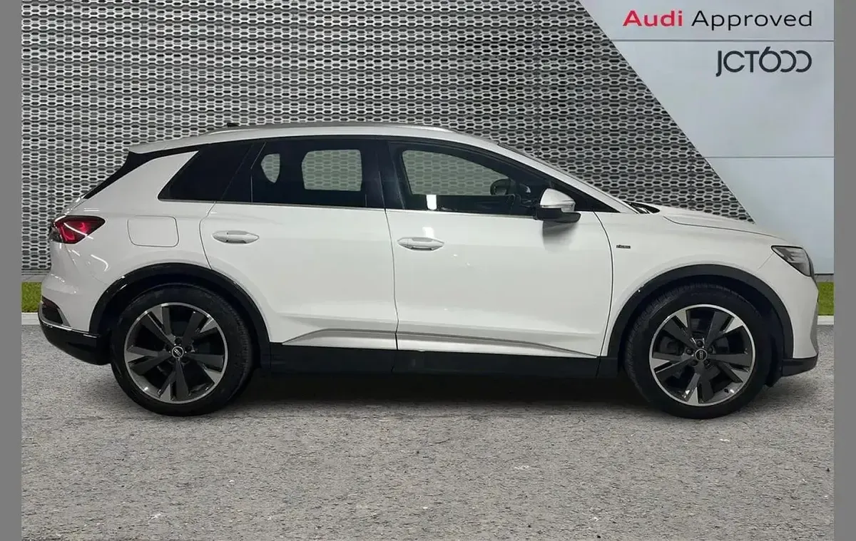 Used Audi Q4 e-tron Comfort 150 kW (204 HP) 2021 White SUV
