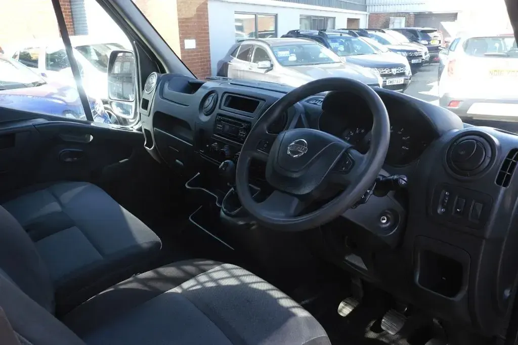 Used Nissan NV400 SE 130 HP (95 kW) 2019 Silver Van
