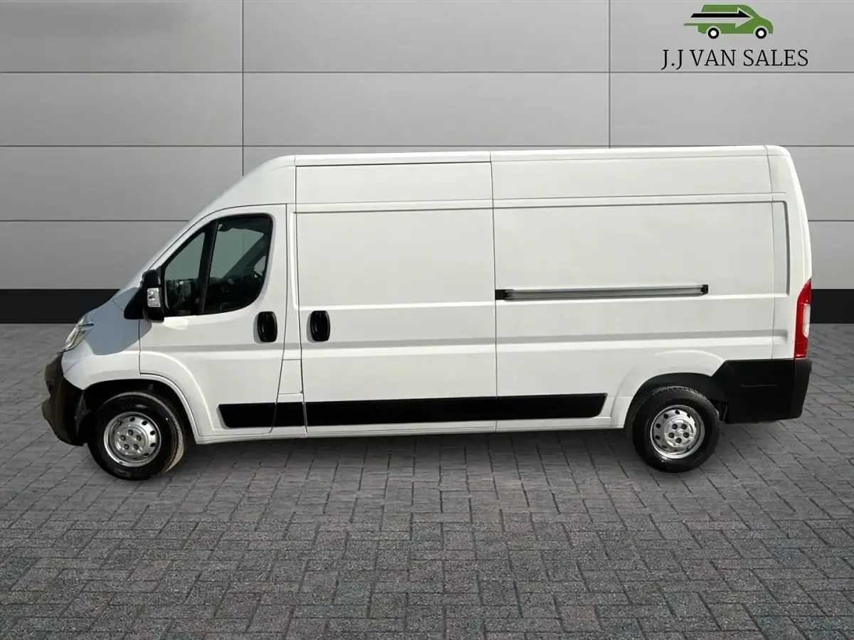 Usado Citroën Relay 140 HP (102 kW) 2022 Branco Van