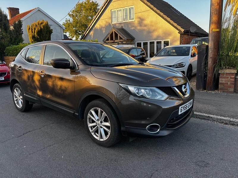 Bronze Used 2017 Nissan Qashqai Acenta SUV | £8,495 (Super price) - Image 1/4