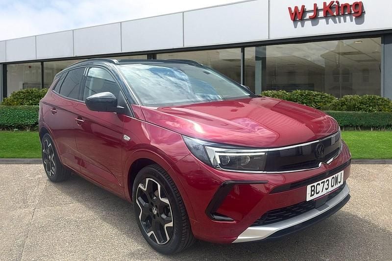 Carmin red Used 2024 Vauxhall Grandland X Ultimate SUV | £18,795 (Fair price) - Image 1/3