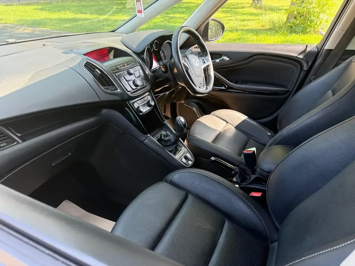 Used Vauxhall Zafira SRi 140 HP (102 kW) 2016 Grey MPV