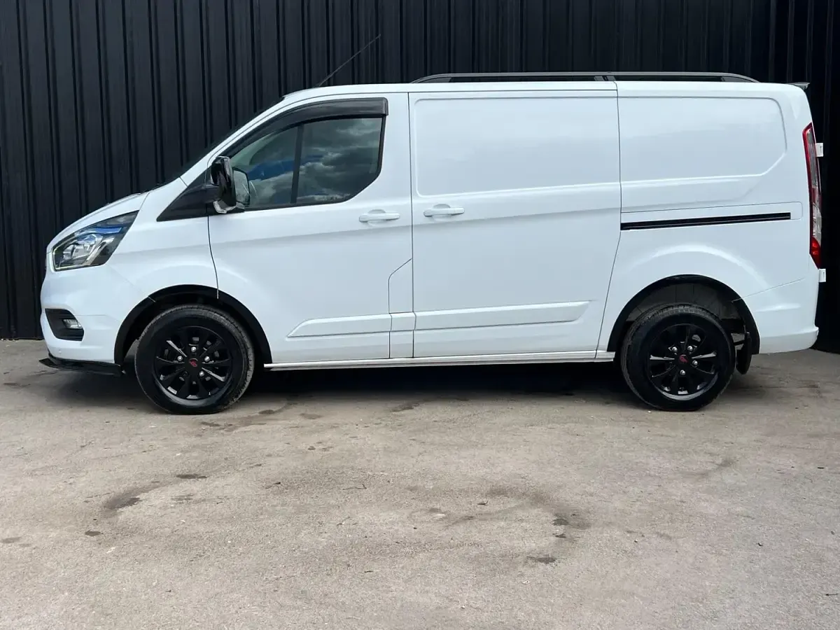 Used Ford Transit Custom Limited 130 HP (95 kW) 2021 White Van