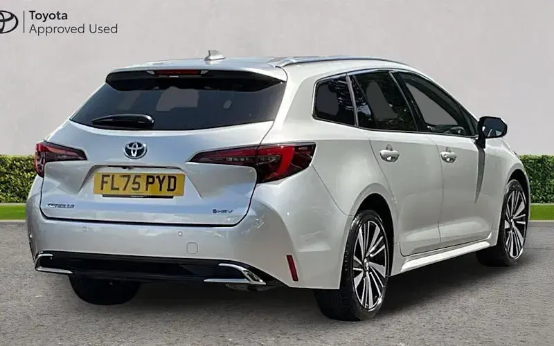 Used Toyota Corolla Design 140 HP (102 kW) 2025 Silver Estate