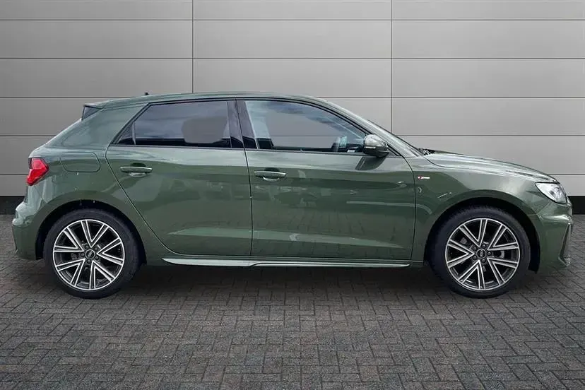 Usado Audi A1 S-Line 116 CV (85 kW) 2025 Verde SUV