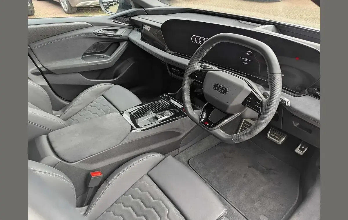 Used Audi e-tron Comfort 314 kW (428 HP) 2025 White SUV
