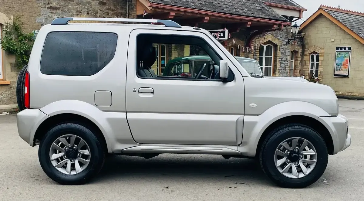 Used Suzuki Jimny SZ4 85 HP (62 kW) 2015 Silver SUV