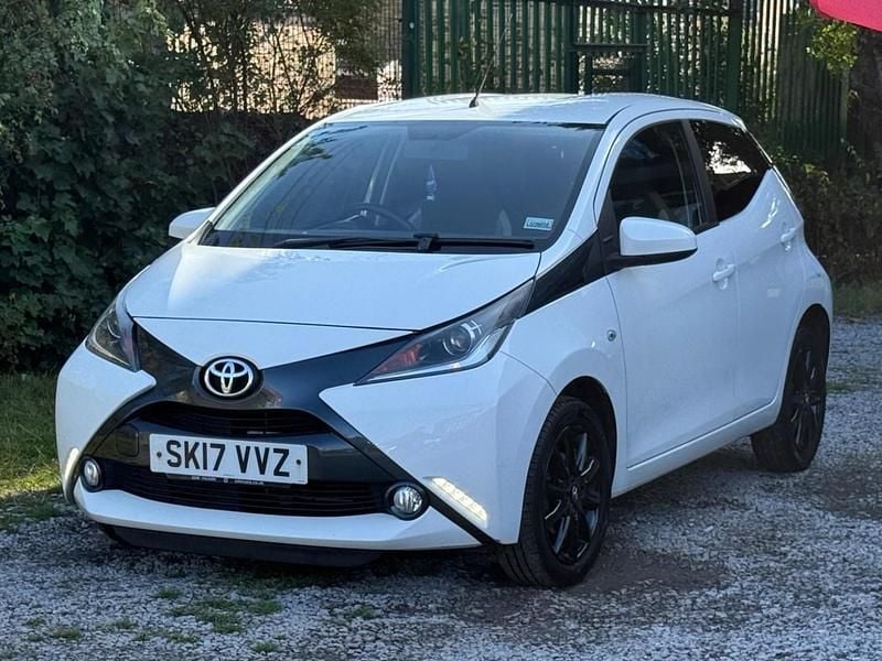 White Used 2017 Toyota Aygo x-style Hatchback | £5,990 (Good price) - Image 1/4