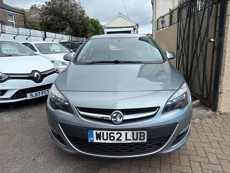 Second-hand Vauxhall Astra S 110 CP (80 kW) 2012 Argintiu Hatchback