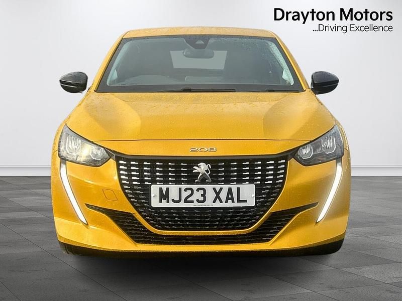 Used Peugeot 208 Allure+ 100 HP (73 kW) 2023 Yellow Hatchback