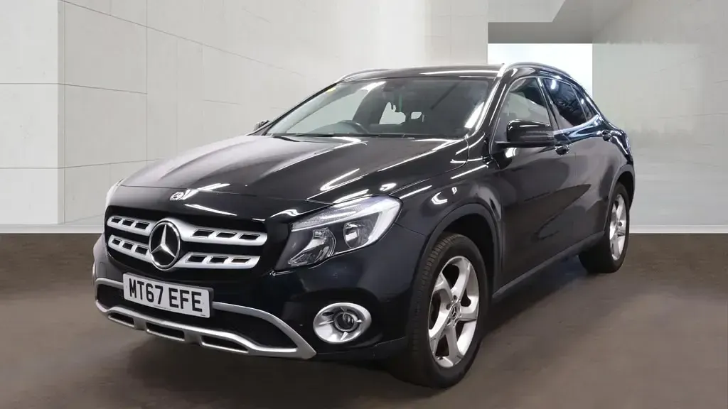 Used Mercedes GLA200 Executive 156 HP (114 kW) 2017 Obsidian black SUV