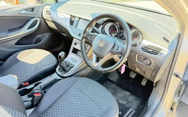 Used Vauxhall Astra Business Edition 131 HP (96 kW) 2022 Silver Estate