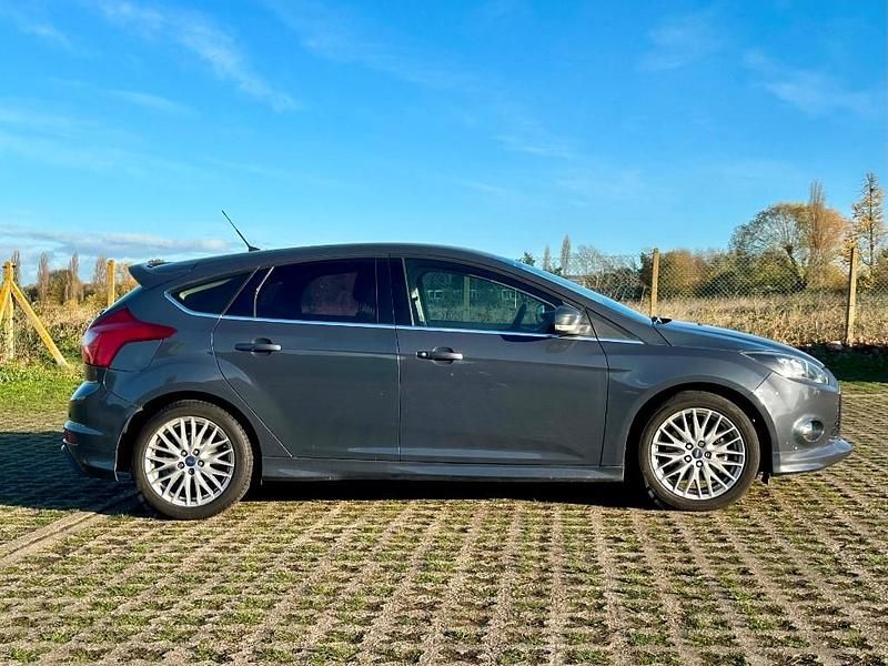 Used Ford Focus Zetec 161 HP (118 kW) 2014 Grey Hatchback