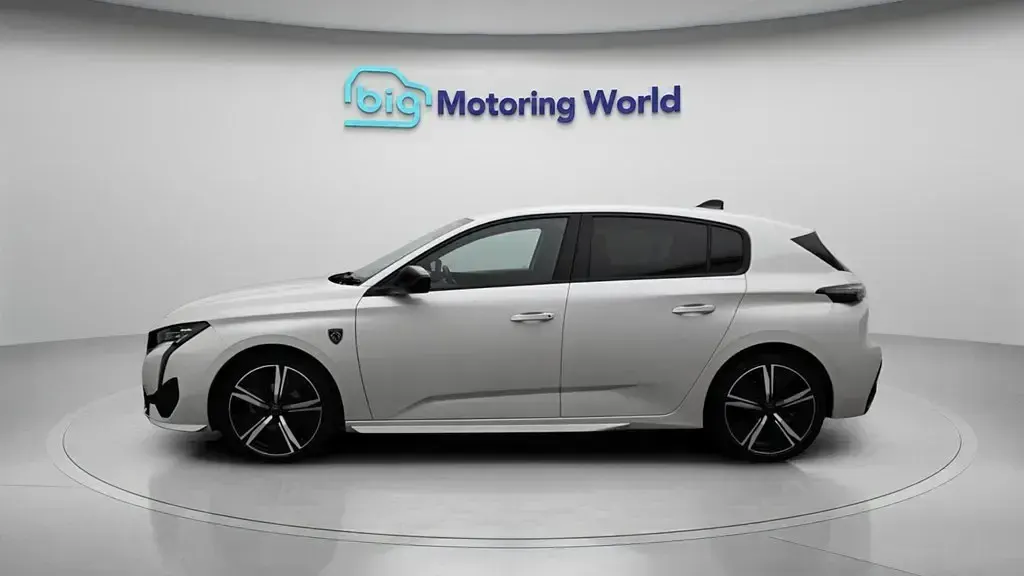 Used Peugeot 308 GT 130 HP (95 kW) 2022 White Hatchback