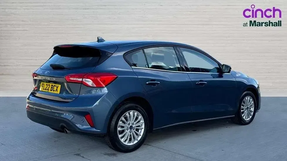 Used Ford Focus Titanium 125 HP (91 kW) 2022 Blue Hatchback