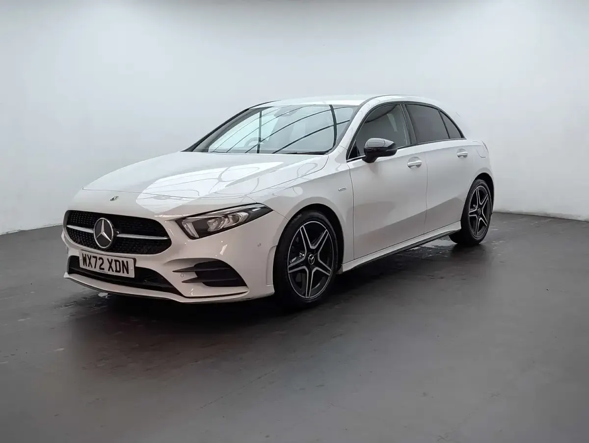 Used Mercedes A180 Executive 136 HP (100 kW) 2022 White Hatchback