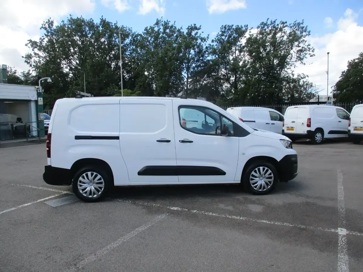 Used Peugeot Partner 2021 White MPV