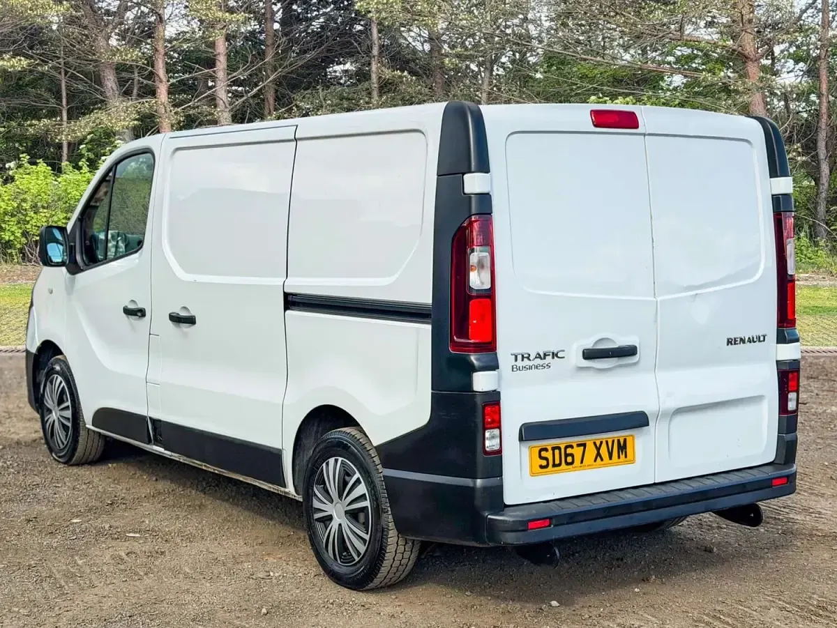 Used Renault Trafic Business 2017 White MPV