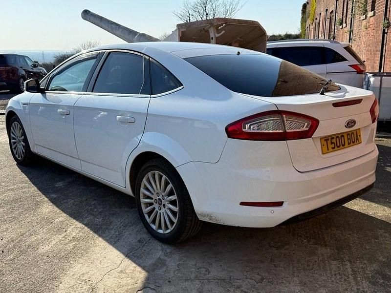 Used Ford Mondeo Business Edition 140 HP (102 kW) 2012 White Hatchback