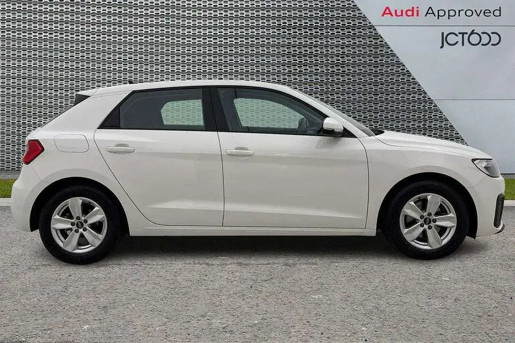 Used Audi A1 Design 108 HP (79 kW) 2023 White SUV