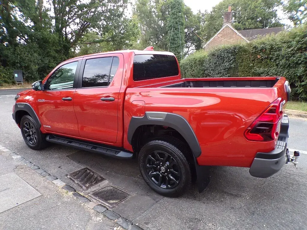 Used Toyota HiLux 204 HP (150 kW) 2025 Orange Pickup