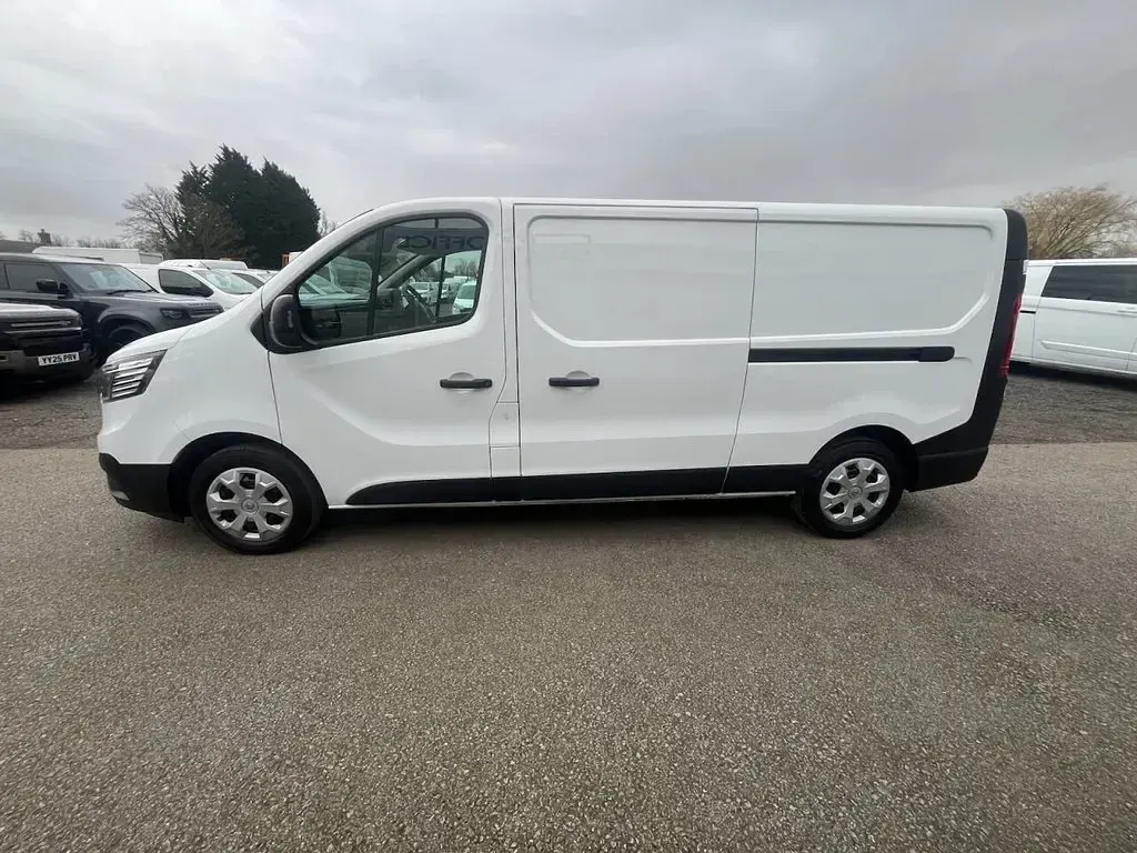 Used Renault Trafic Business 2022 White MPV