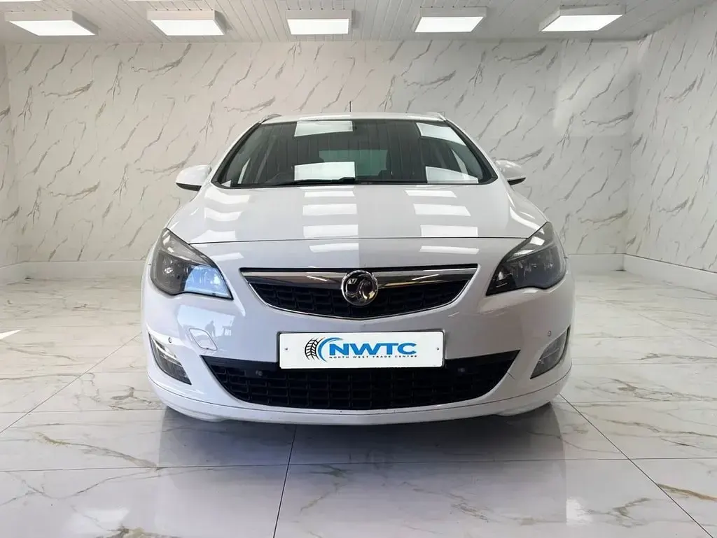 Second-hand Vauxhall Astra SRi 125 CP (91 kW) 2011 Alb Break
